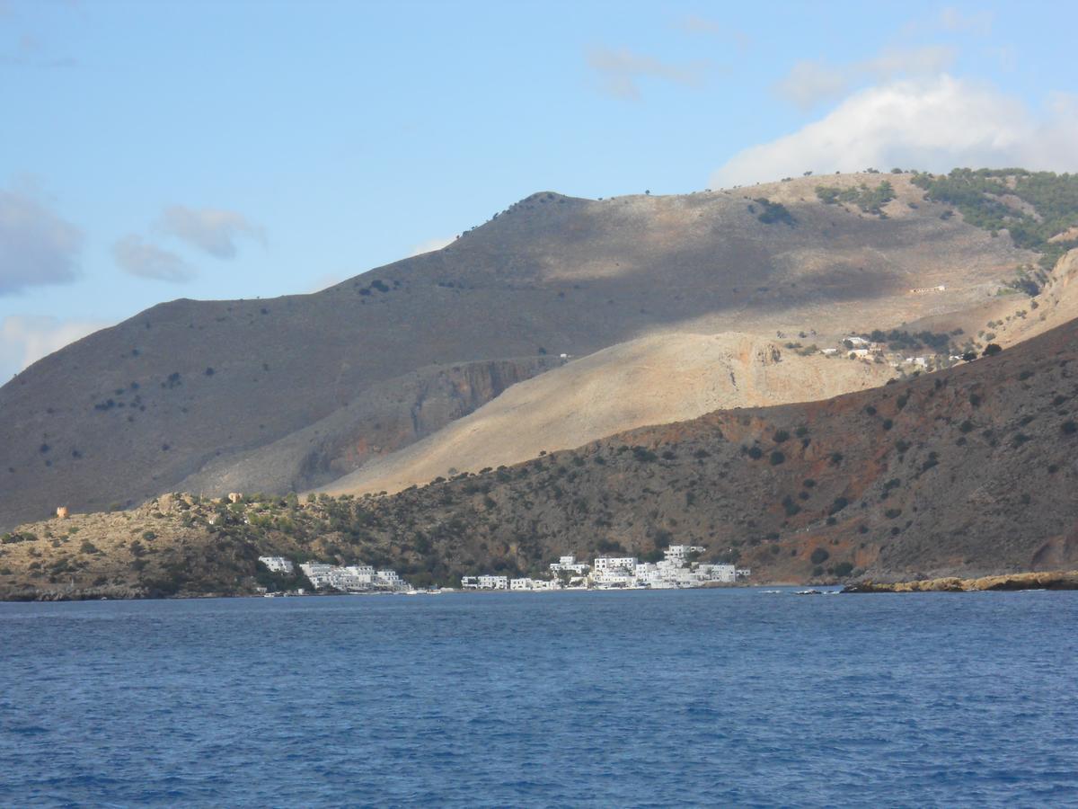 Daskalogiannis Hotel Loutro Bagian luar foto